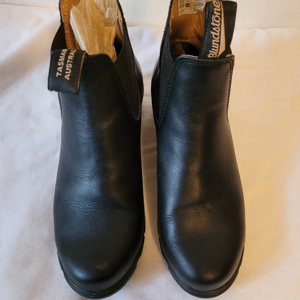 Blundstone BL1671 Black Heeled Chelsea Boot, Size 8.5 Women
